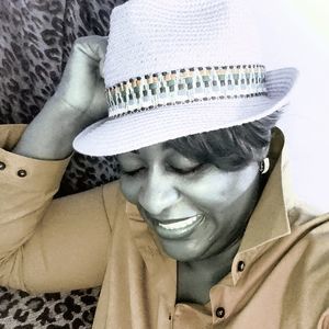 Meet your Posher, Elise